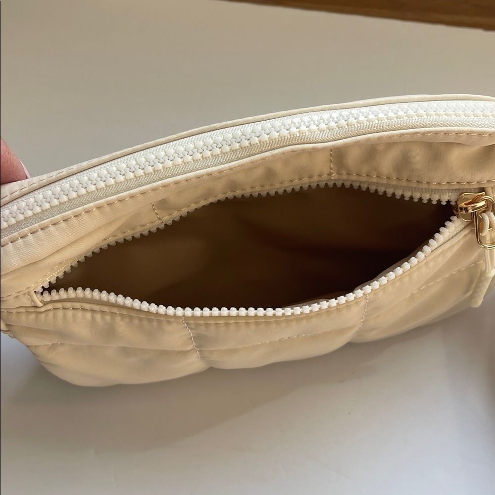 Women's Cream Nylon Crossbody Belt Bag NWOT - Picture 3 of 4